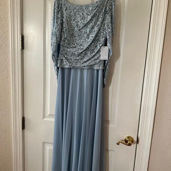Beautiful brand new dress very light blue - Picture 1 of 4